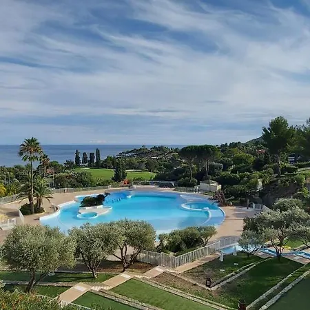 Apartment Vue Mer Et Cap Esterel Dans Le Village Pierre Et Vacances